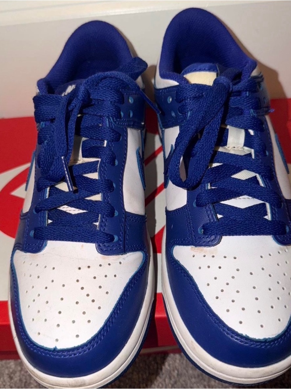 Nike Kids Low-Top Sneakers in Blue and White - Picture 2 of 2